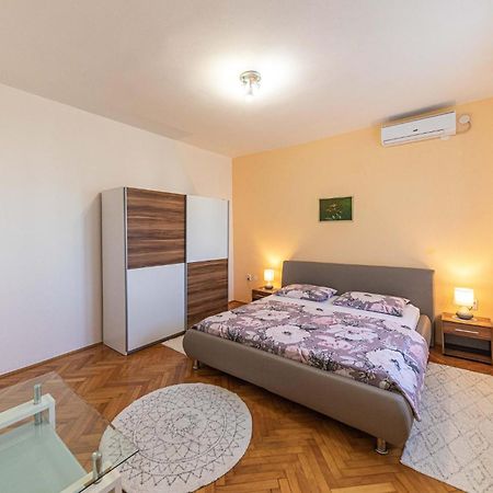 Lovely Apartment In Kastel Kambelovac With Wifi Kaštela エクステリア 写真