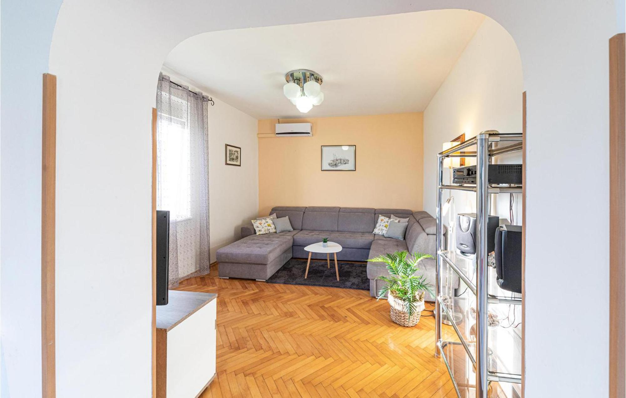 Lovely Apartment In Kastel Kambelovac With Wifi Kaštela エクステリア 写真
