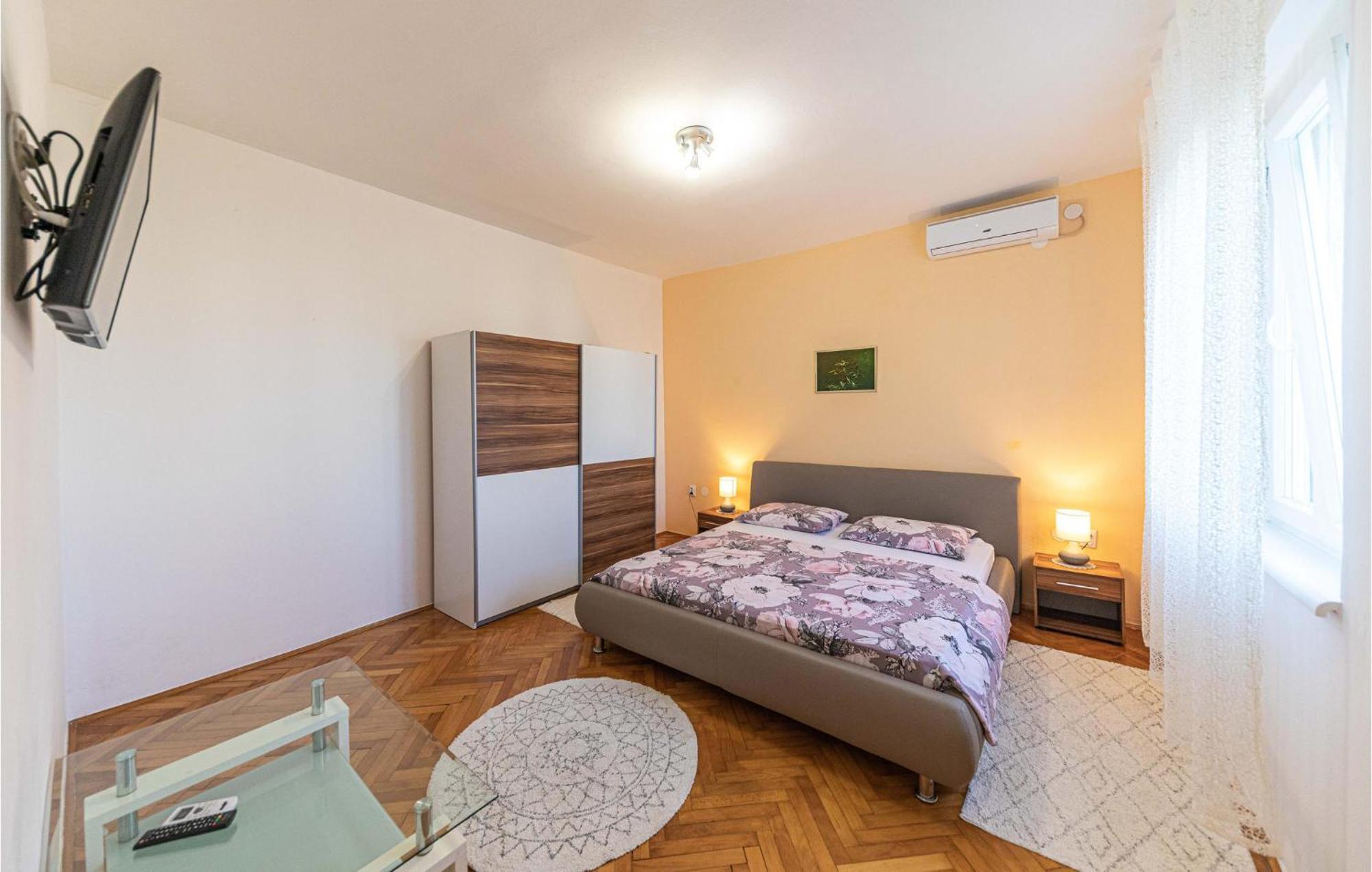 Lovely Apartment In Kastel Kambelovac With Wifi Kaštela エクステリア 写真