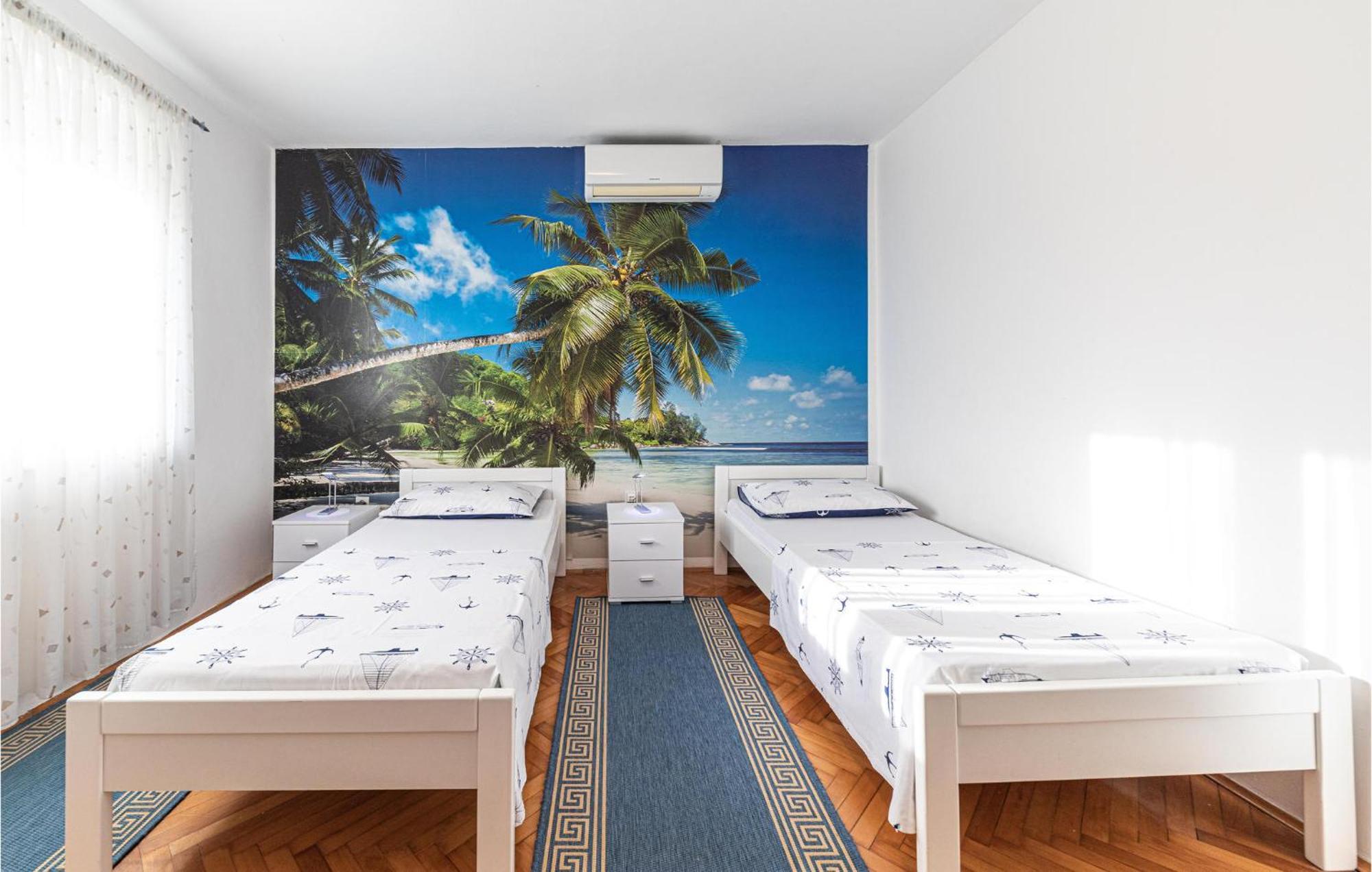 Lovely Apartment In Kastel Kambelovac With Wifi Kaštela エクステリア 写真