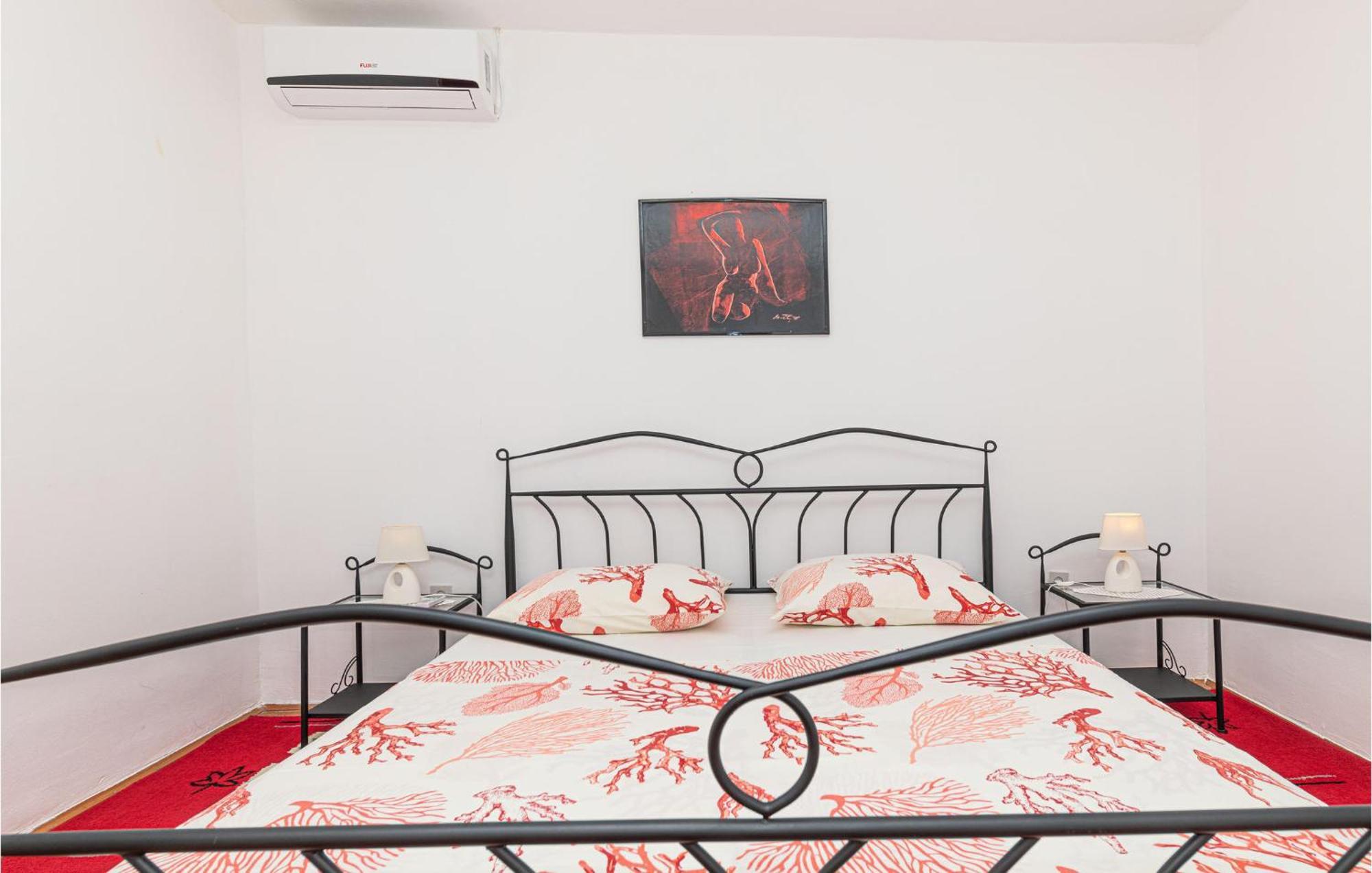 Lovely Apartment In Kastel Kambelovac With Wifi Kaštela エクステリア 写真