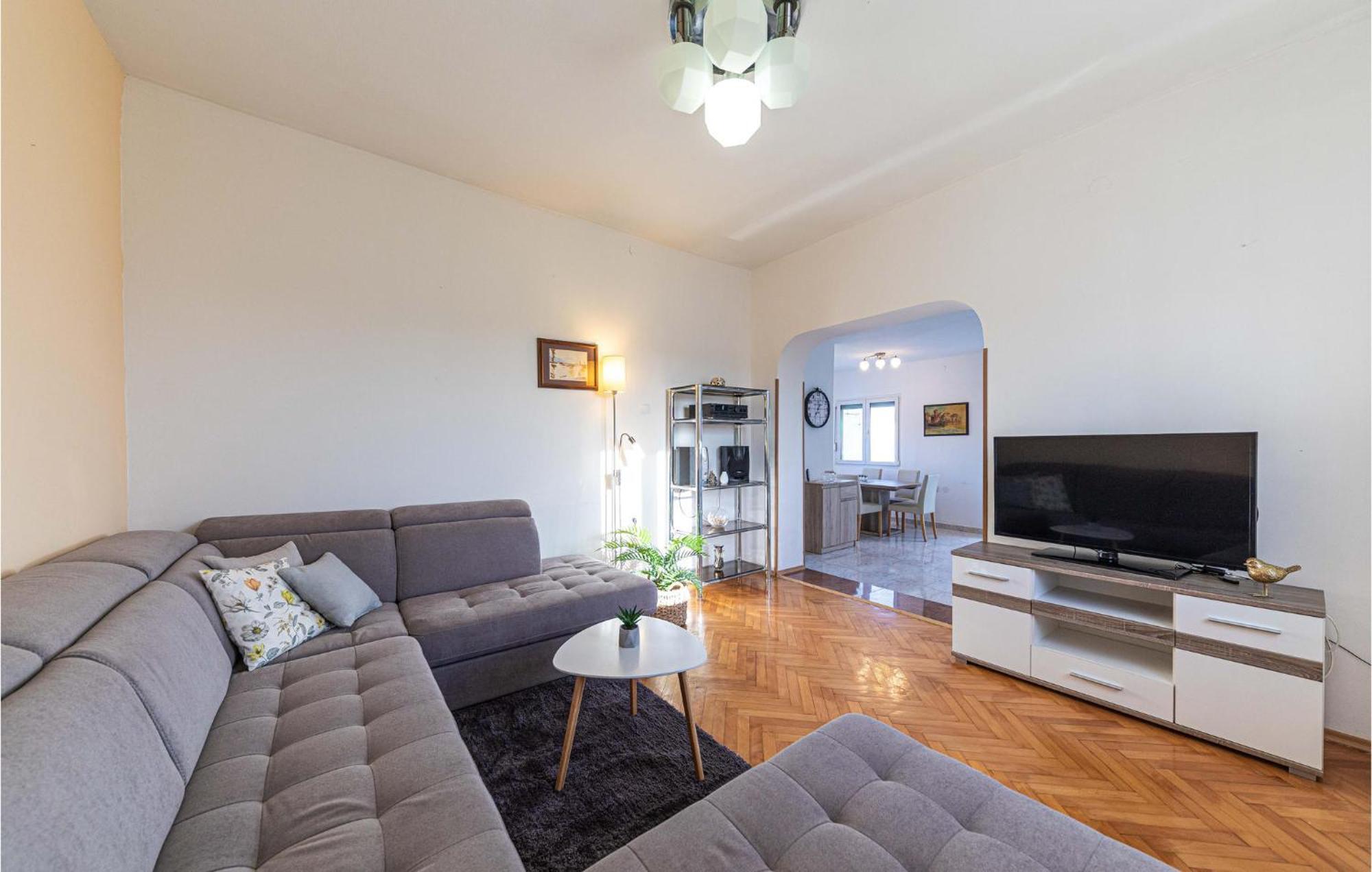 Lovely Apartment In Kastel Kambelovac With Wifi Kaštela エクステリア 写真