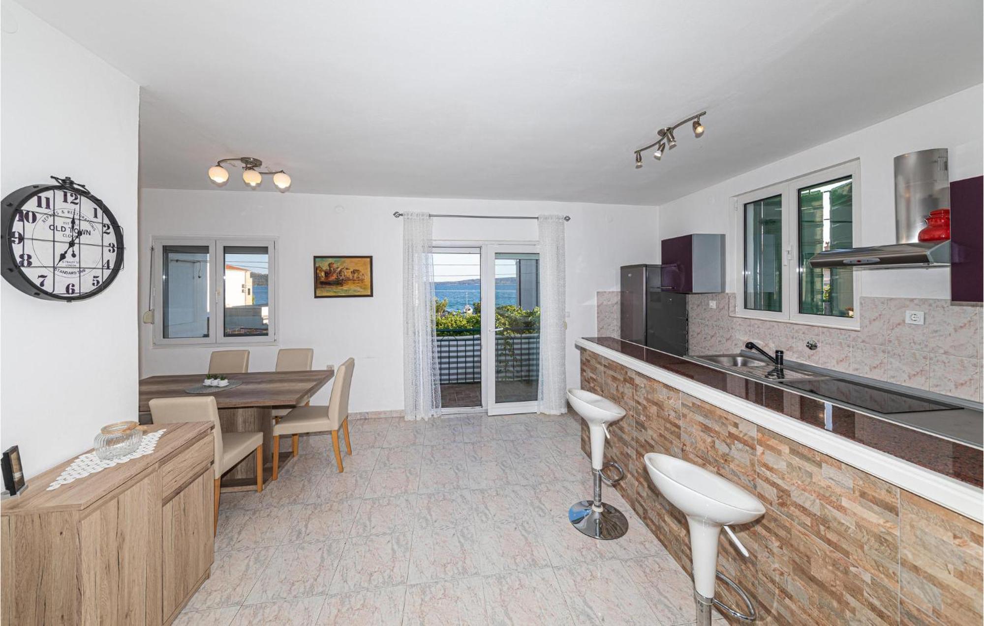 Lovely Apartment In Kastel Kambelovac With Wifi Kaštela エクステリア 写真