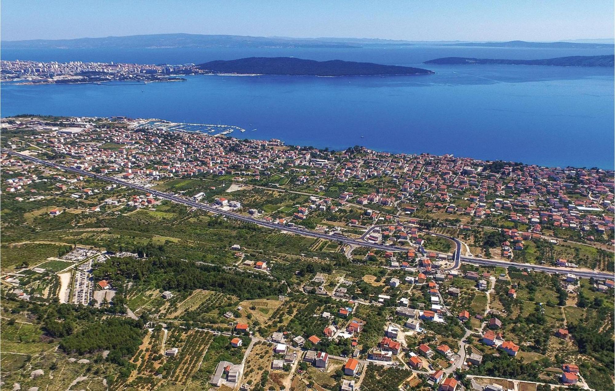 Lovely Apartment In Kastel Kambelovac With Wifi Kaštela エクステリア 写真