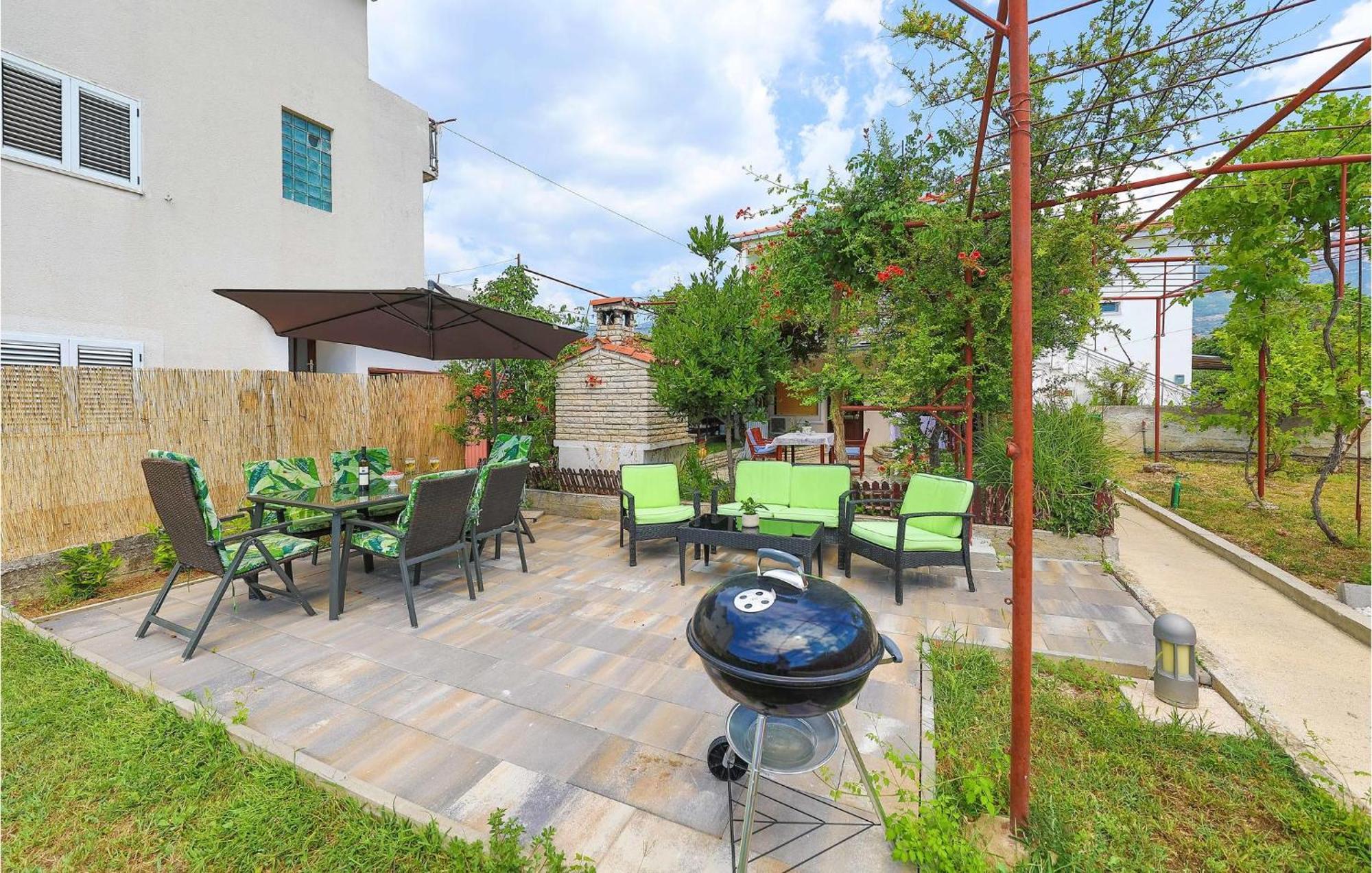 Lovely Apartment In Kastel Kambelovac With Wifi Kaštela エクステリア 写真