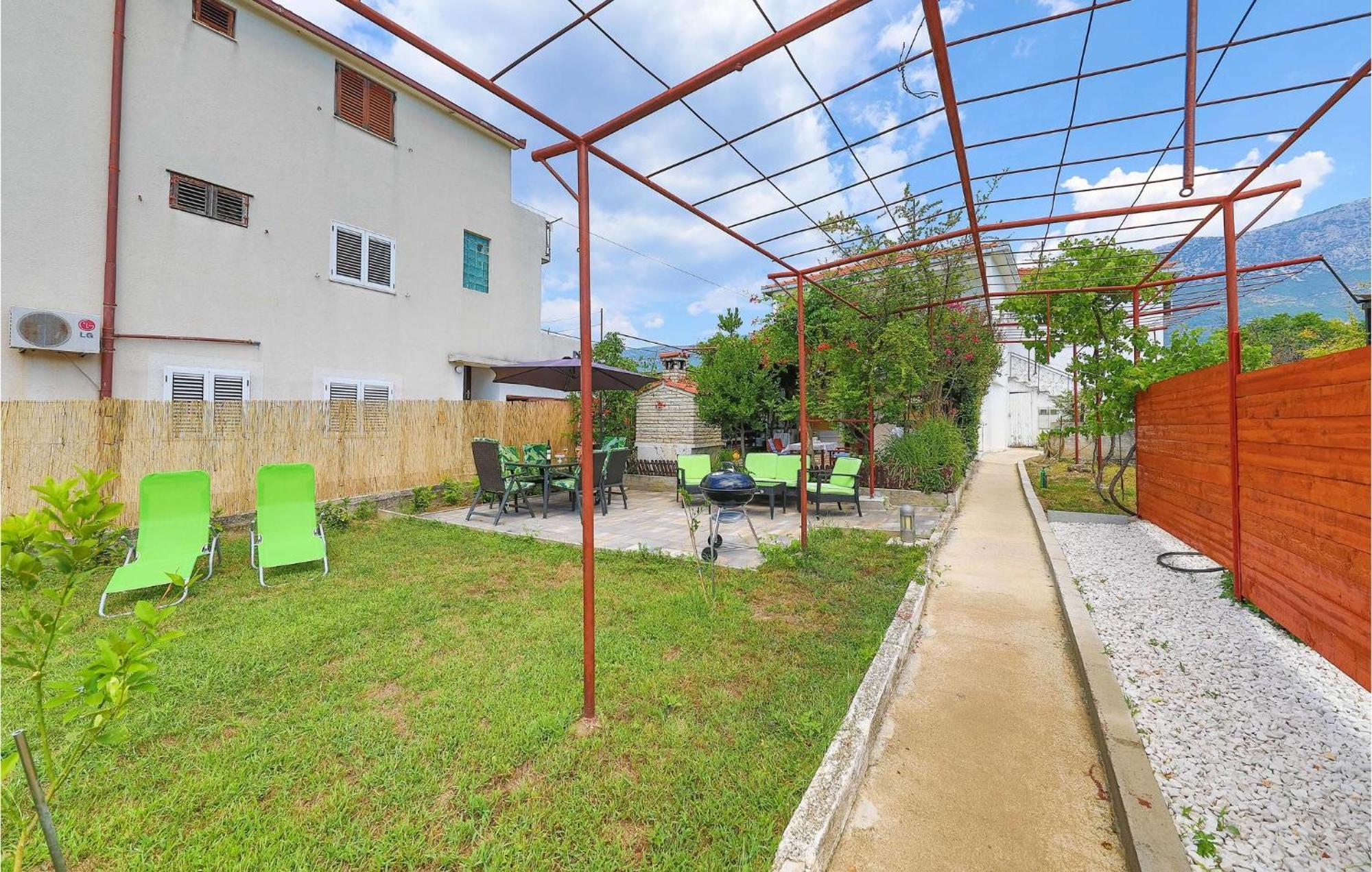 Lovely Apartment In Kastel Kambelovac With Wifi Kaštela エクステリア 写真